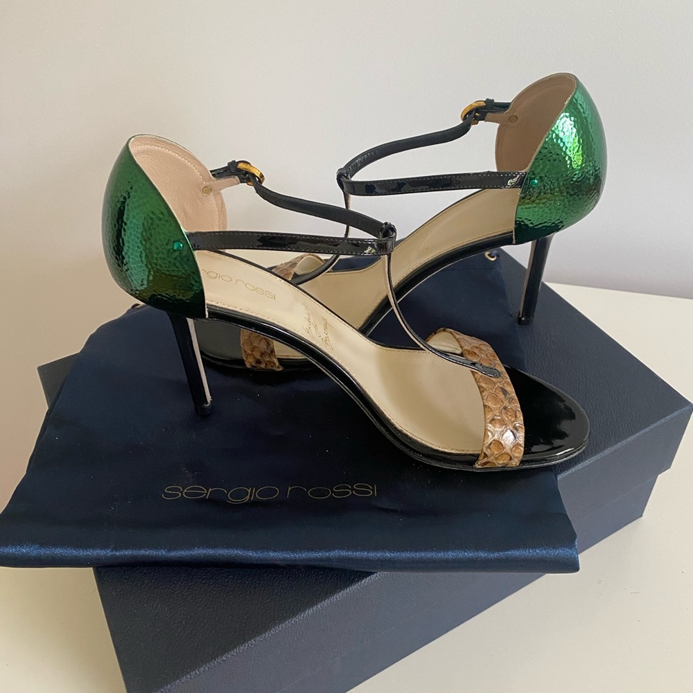 Sergio Rossi 💎 Black Patent Leather T-Strap Sandals - Size 38.5 (Fits US 8)